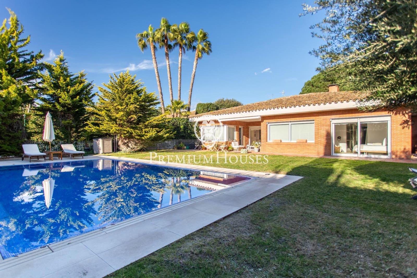 4 soveværelse Villa til salg i Sant Vicenc de Montalt med swimmingpool garage - € 1.290.000 (Ref: 9582933)