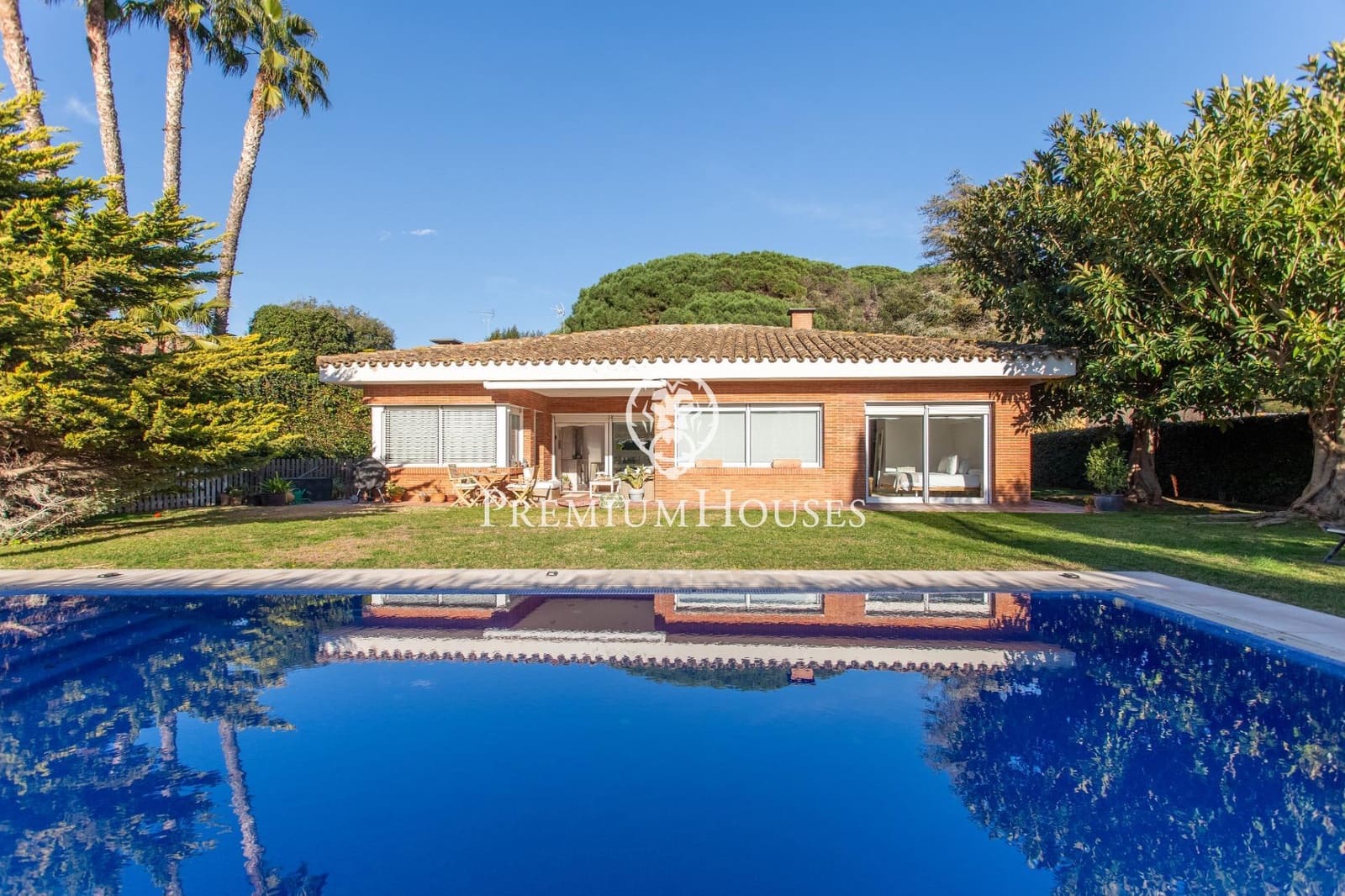 4 soveværelse Villa til salg i Sant Vicenc de Montalt med swimmingpool garage - € 1.290.000 (Ref: 9582933)