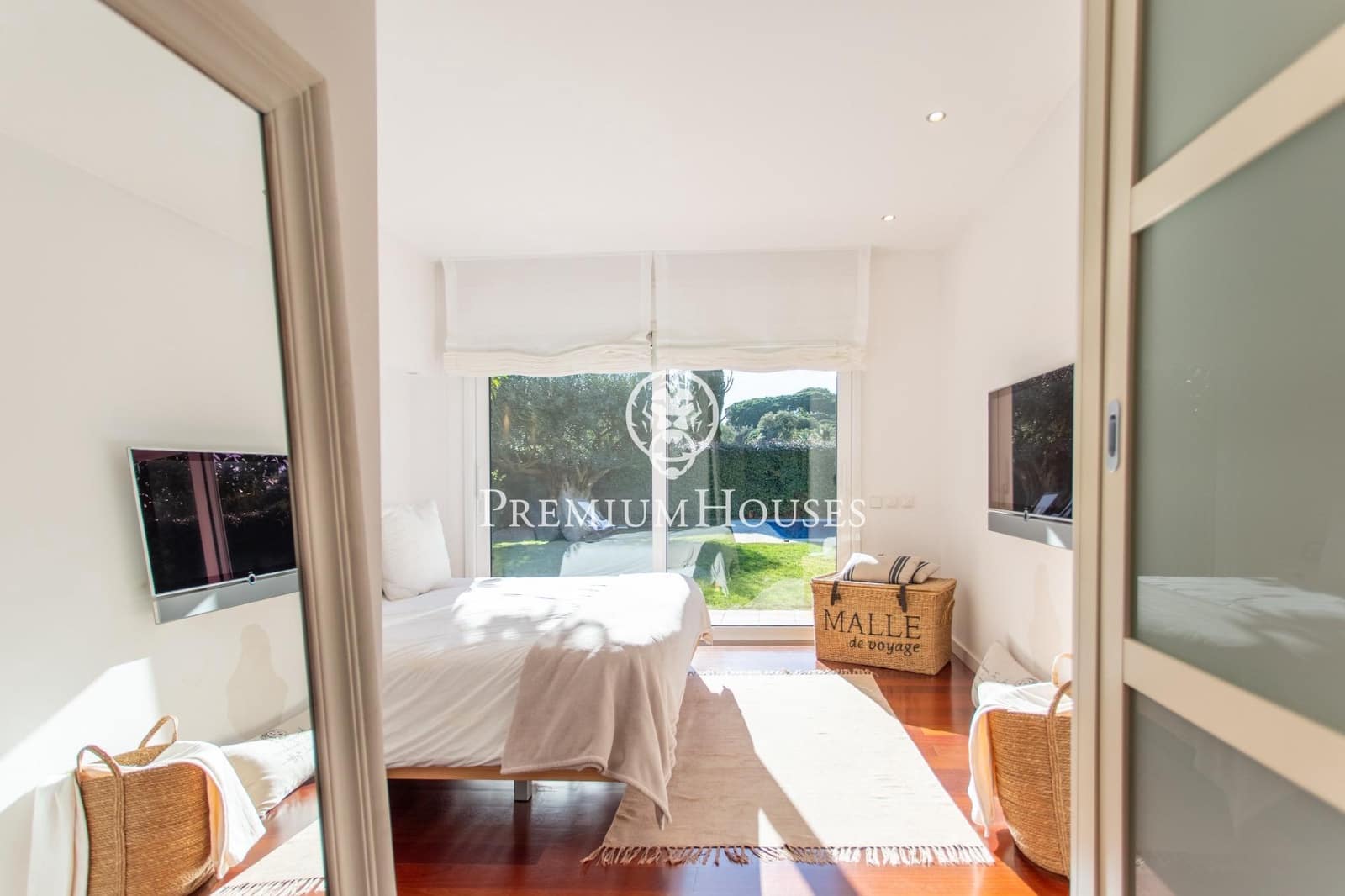 4 soveværelse Villa til salg i Sant Vicenc de Montalt med swimmingpool garage - € 1.290.000 (Ref: 9582933)