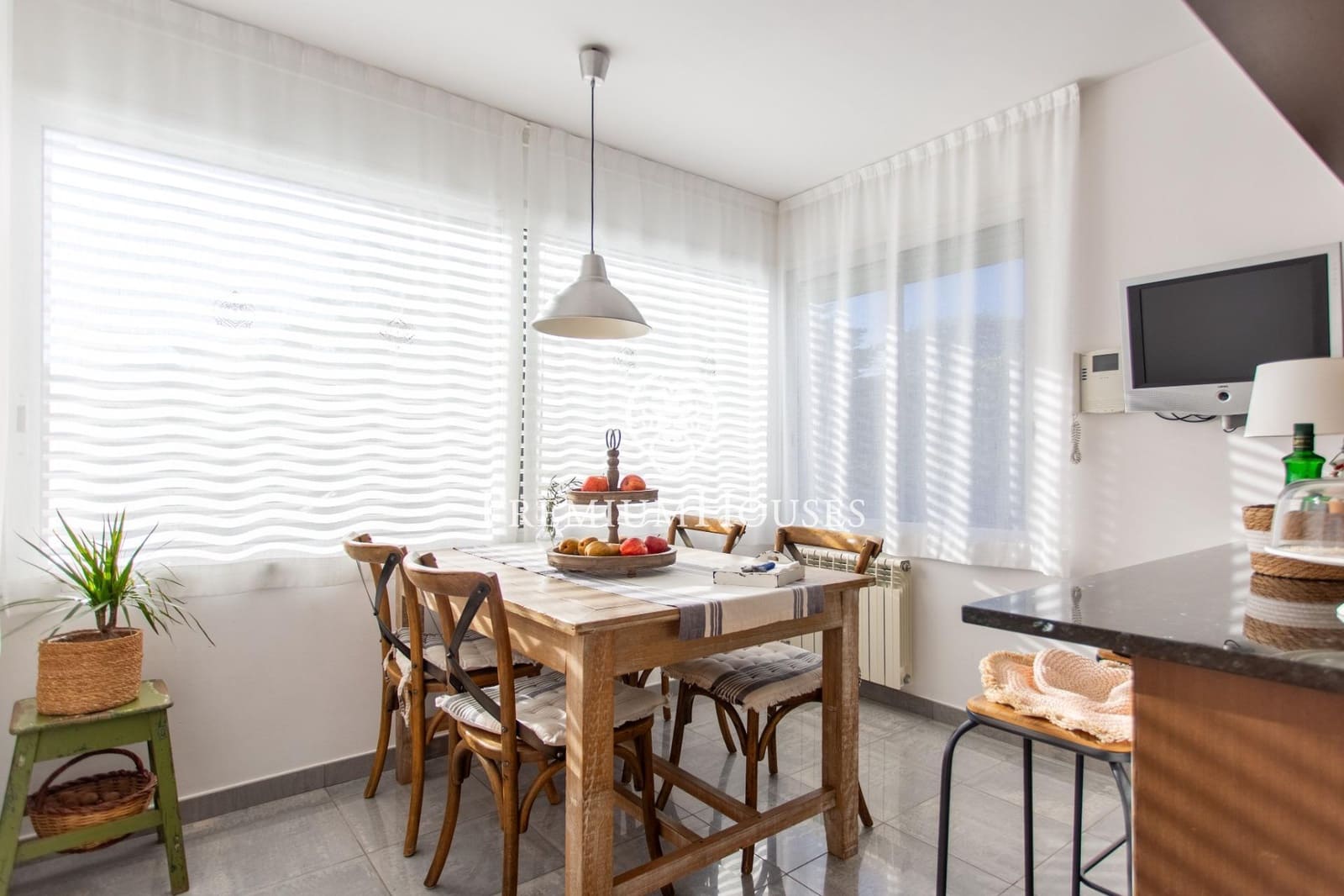 4 soveværelse Villa til salg i Sant Vicenc de Montalt med swimmingpool garage - € 1.225.000 (Ref: 9582933)