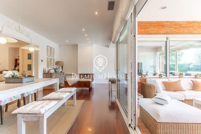 4 camera da letto Villa in vendita in Sant Vicenç de Montalt con piscina garage - 1.225.000 € (Rif: 9582933)