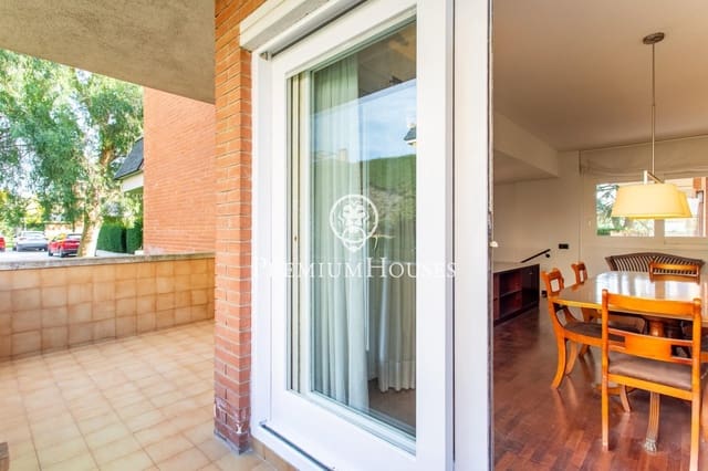 Appartement de 4 chambres à louer à Sant Andreu de Llavaneres avec piscine - 3 100 € (Ref: 9596125)