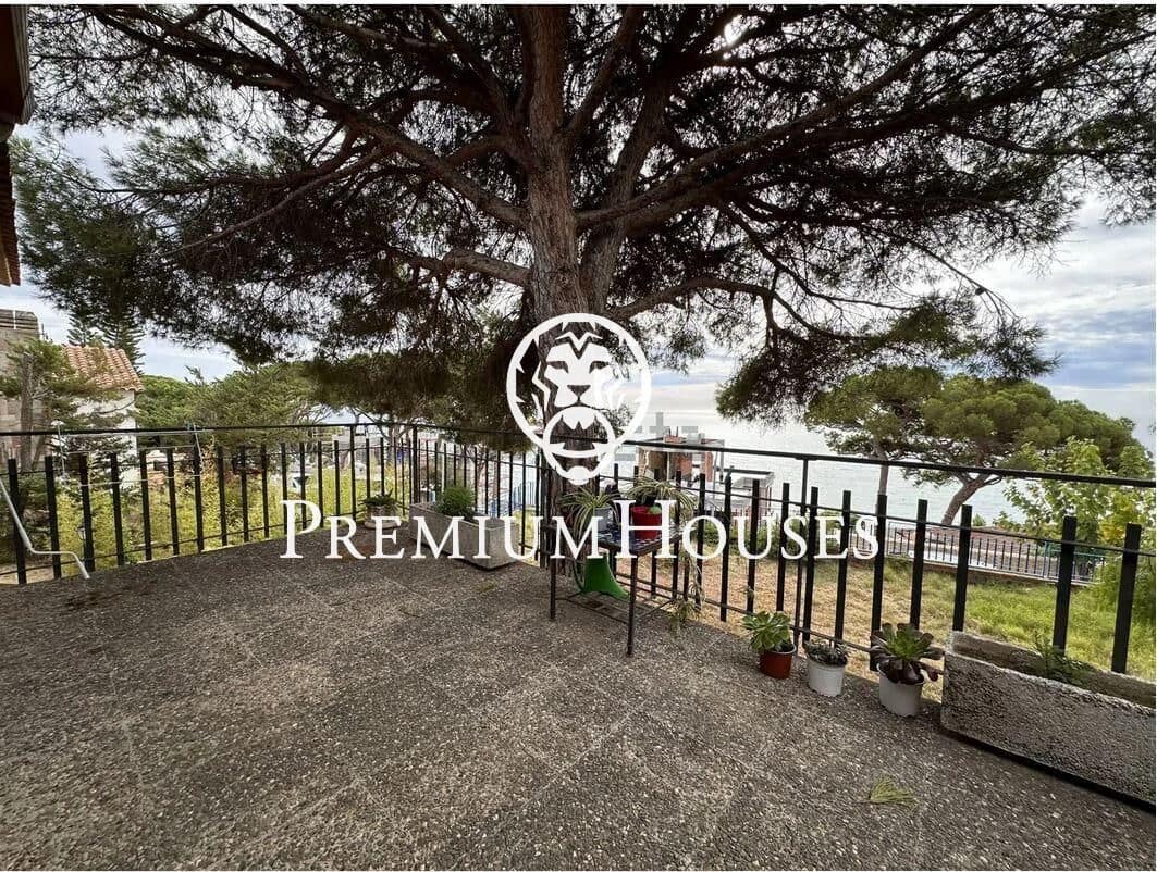 Chalet de 4 habitaciones en Arenys de Mar en venta con garaje - 815.000 € (Ref: 9599527)