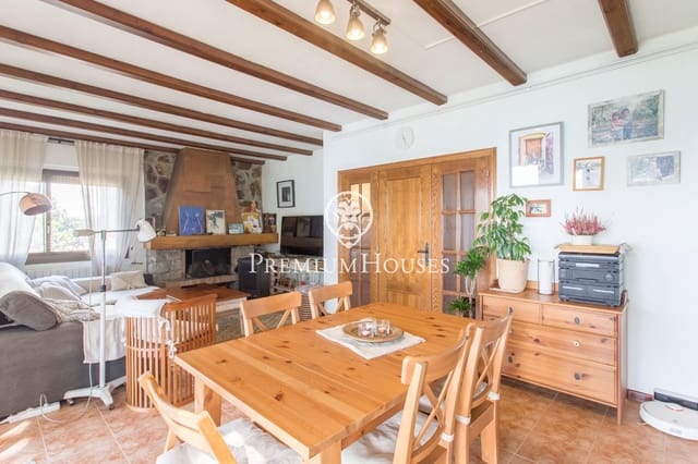 Chalet de 4 habitaciones en Arenys de Mar en venta con garaje - 815.000 € (Ref: 9599527)