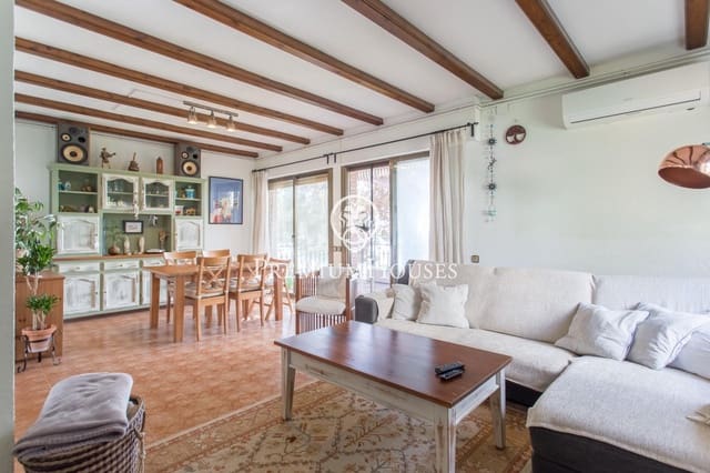 Chalet de 4 habitaciones en Arenys de Mar en venta con garaje - 815.000 € (Ref: 9599527)