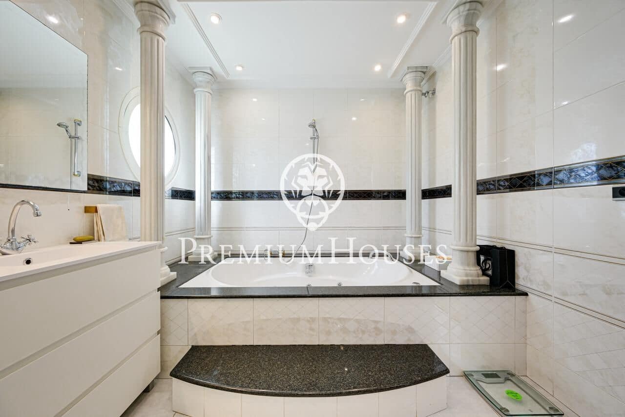 6 bedroom Villa for sale in Canet de Mar with pool garage - € 1,200,000 (Ref: 9599528)