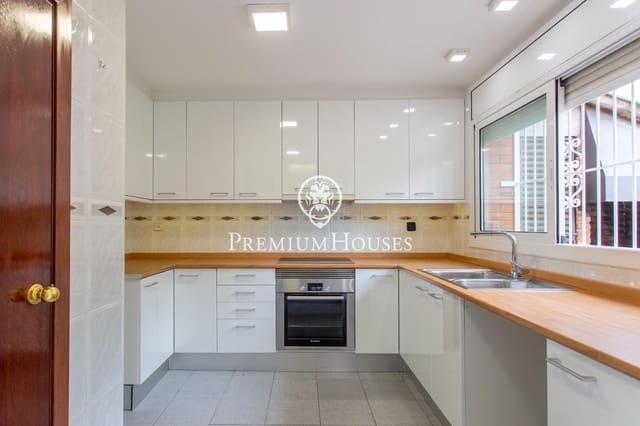 4 sovrum Radhus att hyra i Teià med pool garage - 3 500 € (Ref: 9648103)