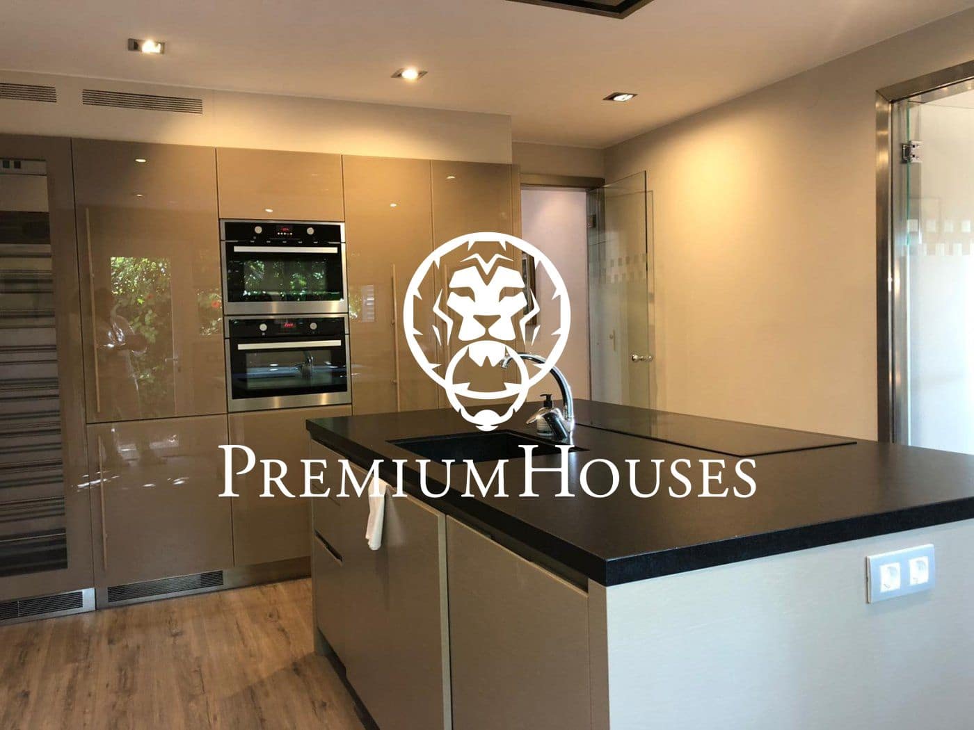 4 makuuhuone Huvila vuokrattavana paikassa Alella mukana uima-altaan - 4 000 € (Ref: 9648110)