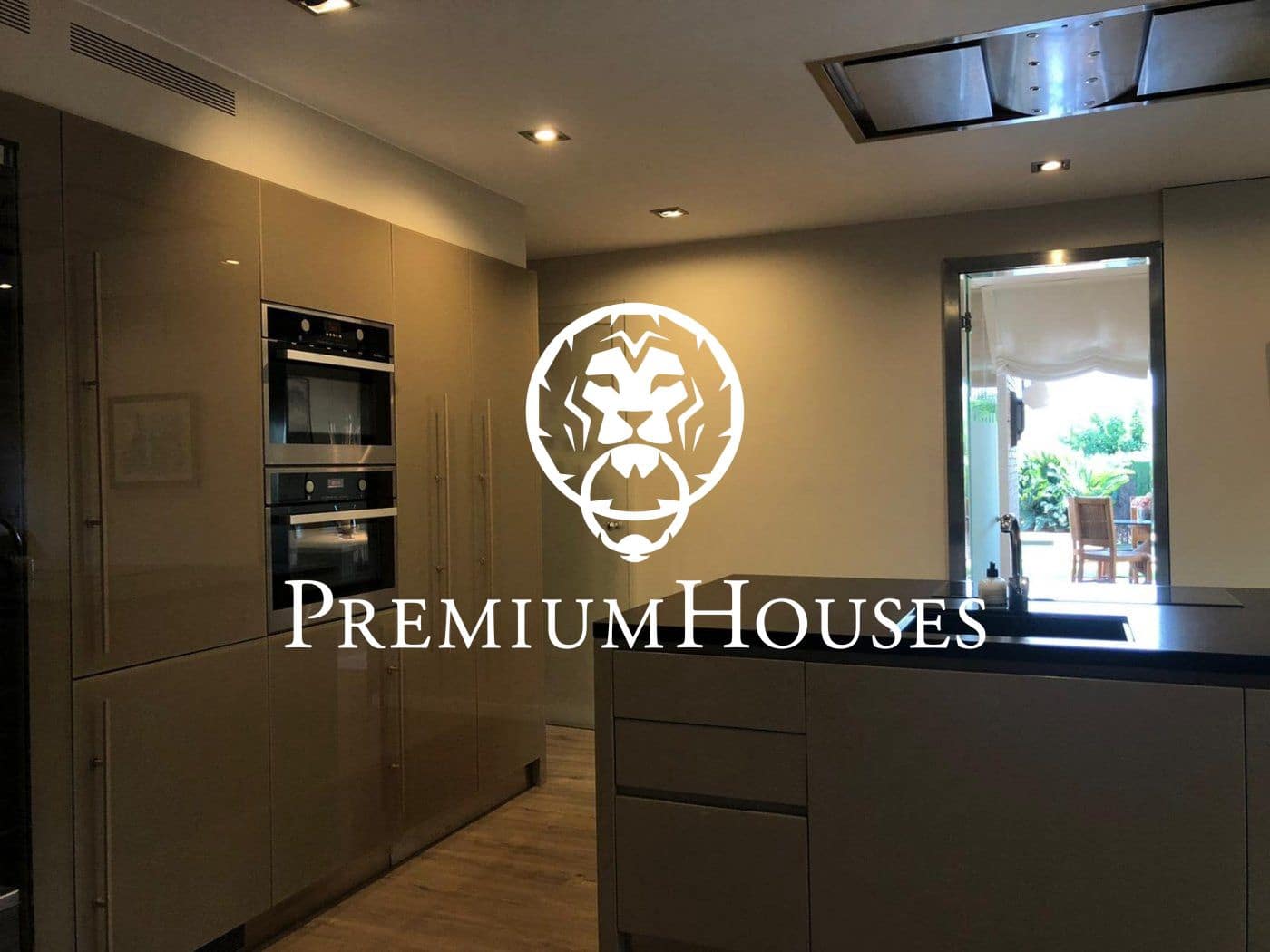 4 makuuhuone Huvila vuokrattavana paikassa Alella mukana uima-altaan - 4 000 € (Ref: 9648110)