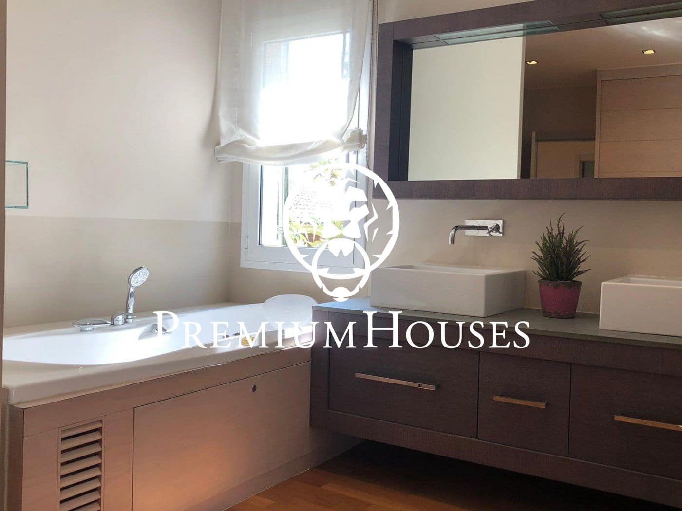 4 makuuhuone Huvila vuokrattavana paikassa Alella mukana uima-altaan - 4 000 € (Ref: 9648110)