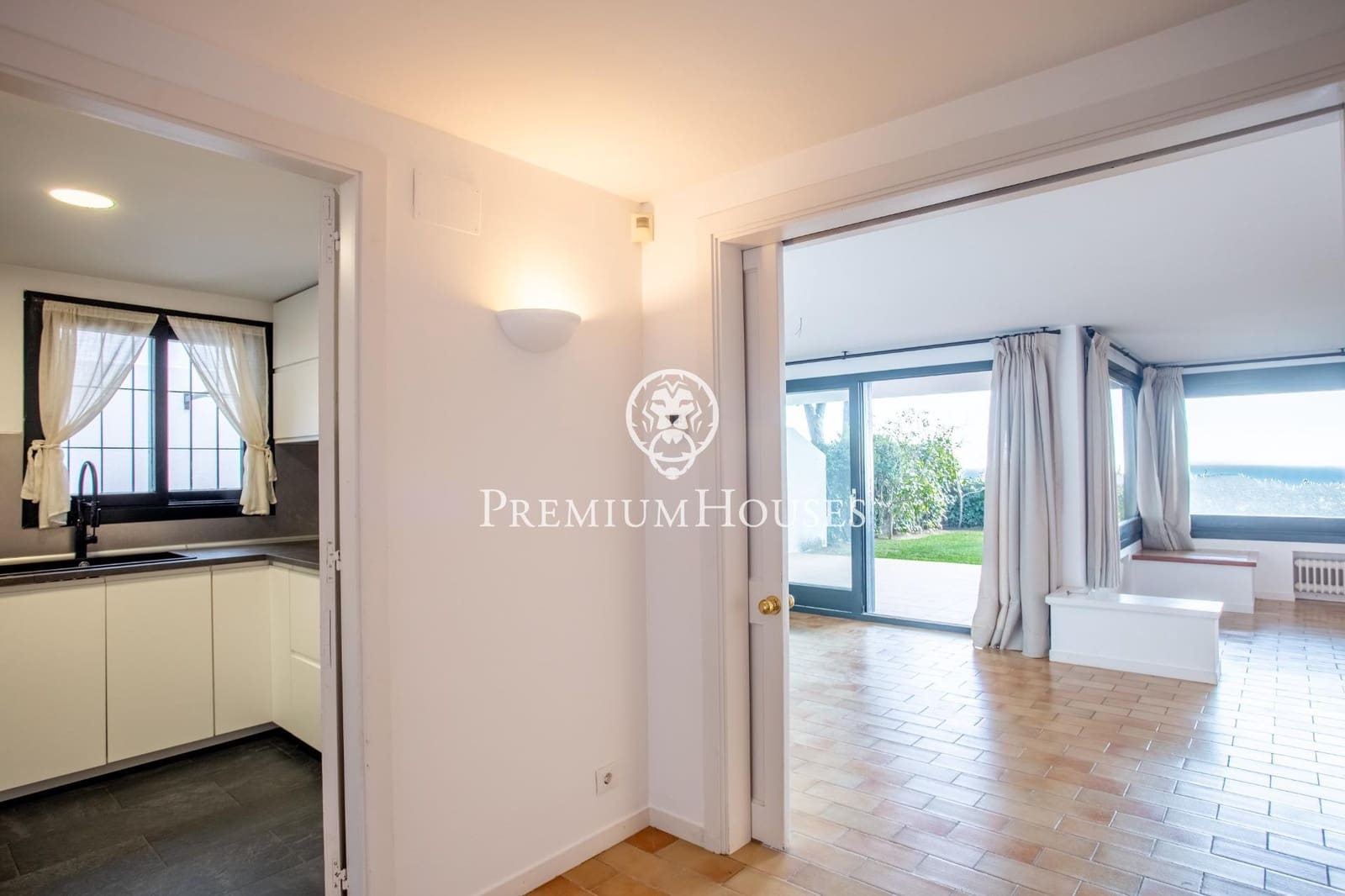 5 sypialnia Dom szeregowy na sprzedaż w Sant Vicenc de Montalt z basenem garażem - 950 000 € (Ref: 9651963)