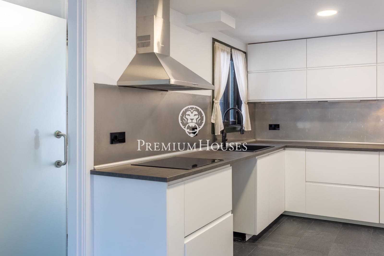 5 sypialnia Dom szeregowy na sprzedaż w Sant Vicenc de Montalt z basenem garażem - 950 000 € (Ref: 9651963)