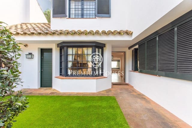 5 sypialnia Dom szeregowy na sprzedaż w Sant Vicenç de Montalt z basenem garażem - 950 000 € (Ref: 9651963)