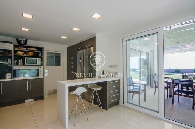 9 Zimmer Villa zu verkaufen in Sant Vicenç de Montalt mit Pool Garage - 2.475.000 € (Ref: 9651964)