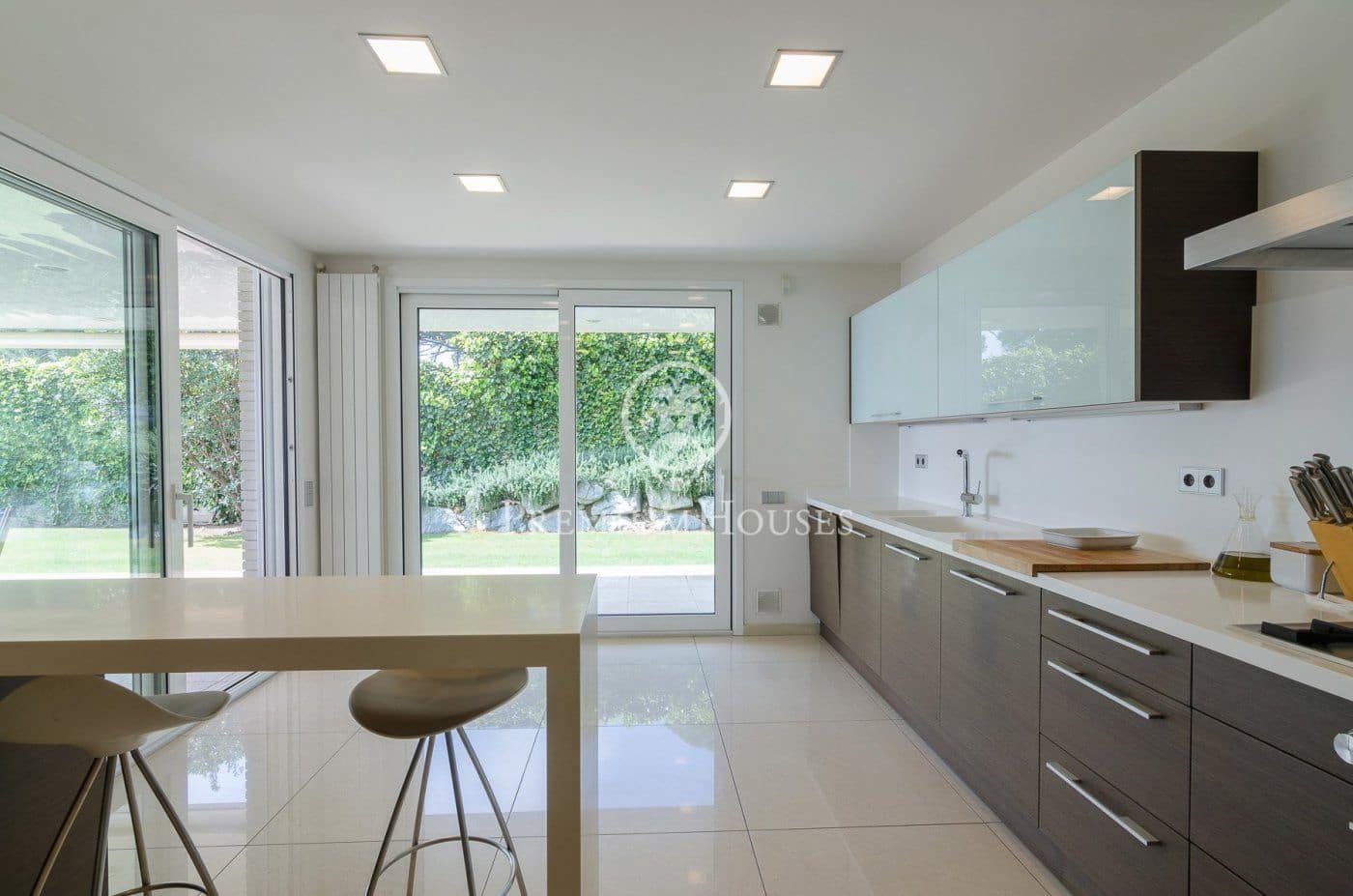 9 bedroom Villa for sale in Sant Vicenc de Montalt with pool garage - € 2,475,000 (Ref: 9651964)