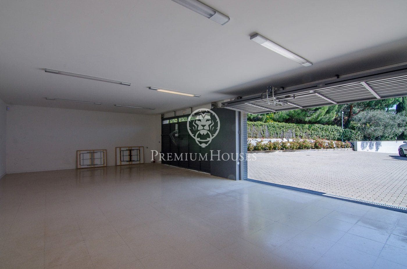 9 bedroom Villa for sale in Sant Vicenc de Montalt with pool garage - € 2,475,000 (Ref: 9651964)