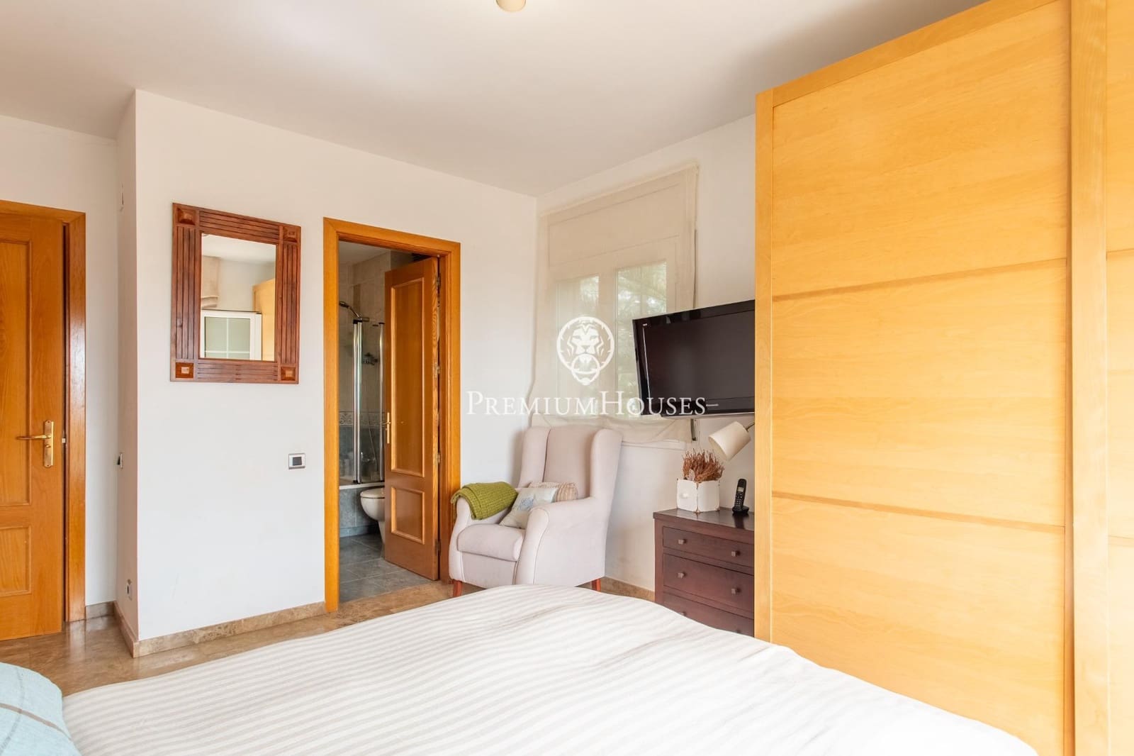 4 makuuhuone Huvila myytävänä paikassa Teia mukana uima-altaan 
autotalli - 798 000 € (Ref: 9651965)