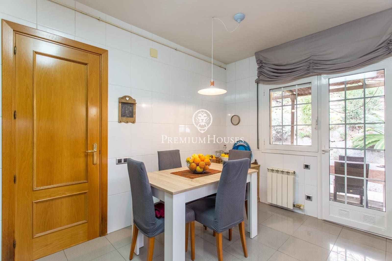 4 makuuhuone Huvila myytävänä paikassa Teia mukana uima-altaan 
autotalli - 798 000 € (Ref: 9651965)