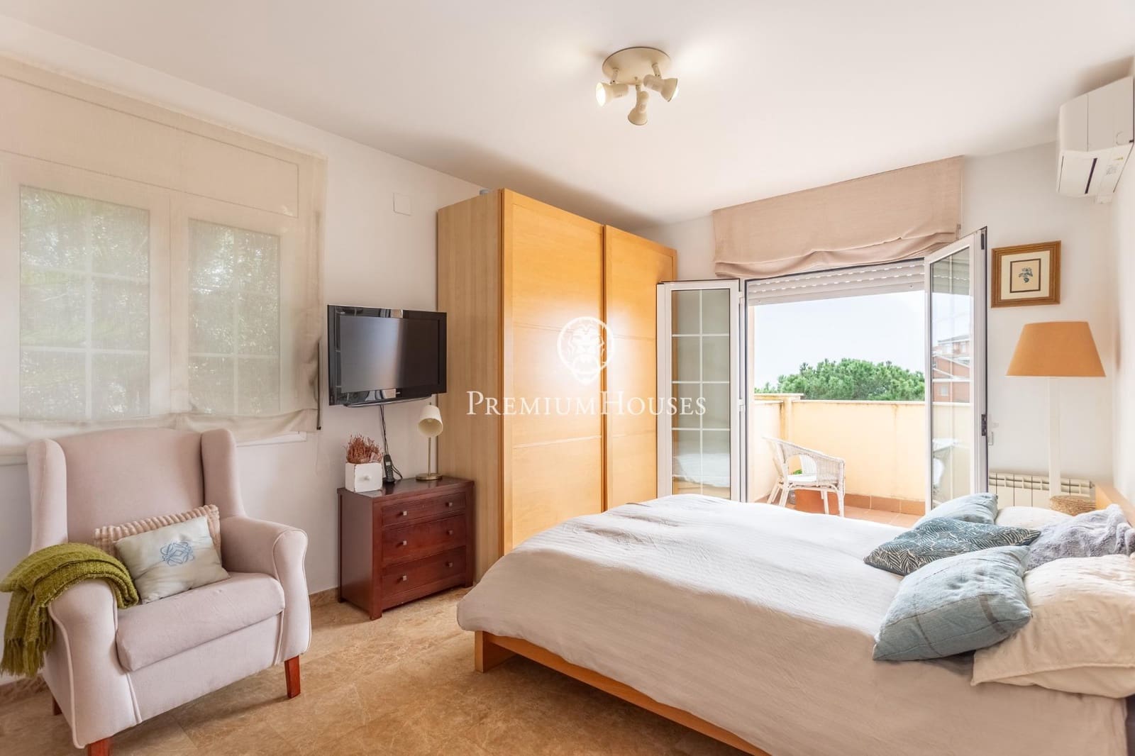 4 makuuhuone Huvila myytävänä paikassa Teia mukana uima-altaan 
autotalli - 798 000 € (Ref: 9651965)