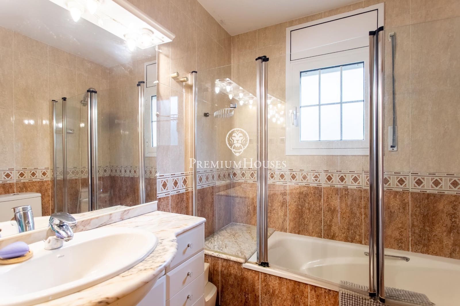 4 makuuhuone Huvila myytävänä paikassa Teia mukana uima-altaan 
autotalli - 798 000 € (Ref: 9651965)