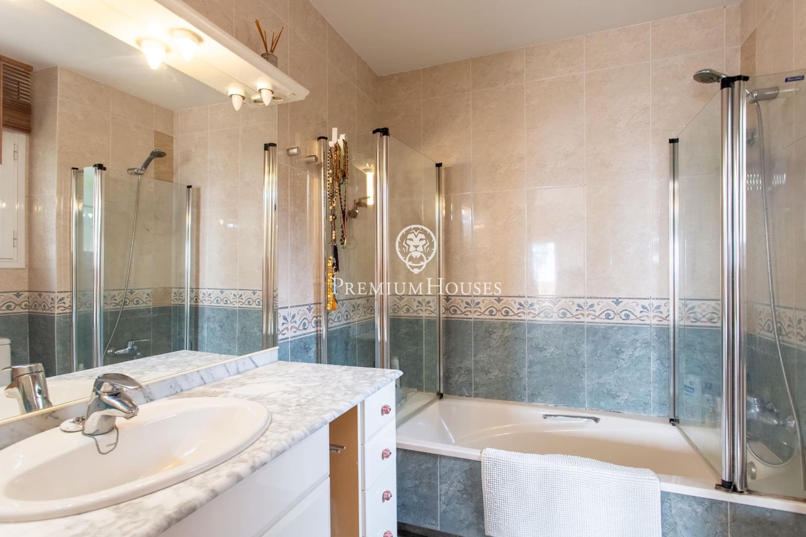 4 makuuhuone Huvila myytävänä paikassa Teia mukana uima-altaan 
autotalli - 798 000 € (Ref: 9651965)