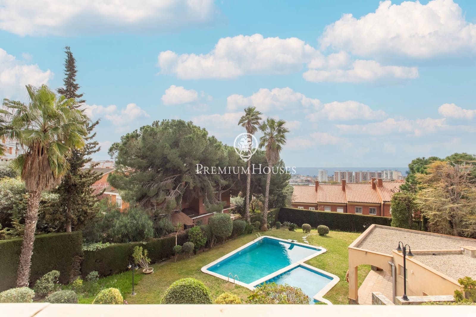 4 makuuhuone Huvila myytävänä paikassa Teia mukana uima-altaan 
autotalli - 798 000 € (Ref: 9651965)