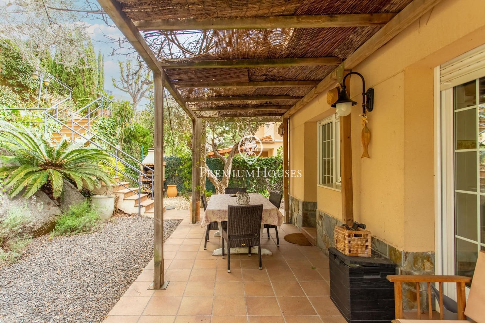 4 makuuhuone Huvila myytävänä paikassa Teia mukana uima-altaan 
autotalli - 798 000 € (Ref: 9651965)