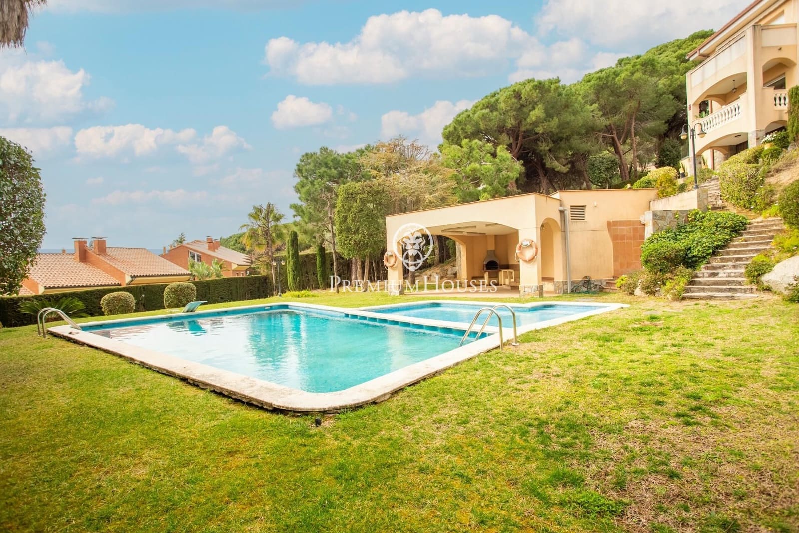 4 makuuhuone Huvila myytävänä paikassa Teia mukana uima-altaan 
autotalli - 798 000 € (Ref: 9651965)