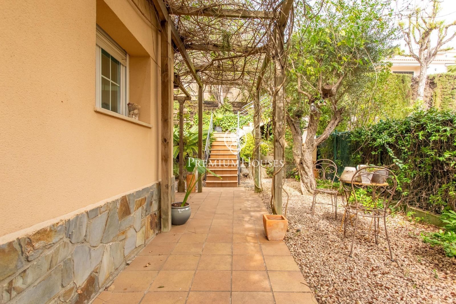 4 makuuhuone Huvila myytävänä paikassa Teia mukana uima-altaan 
autotalli - 798 000 € (Ref: 9651965)