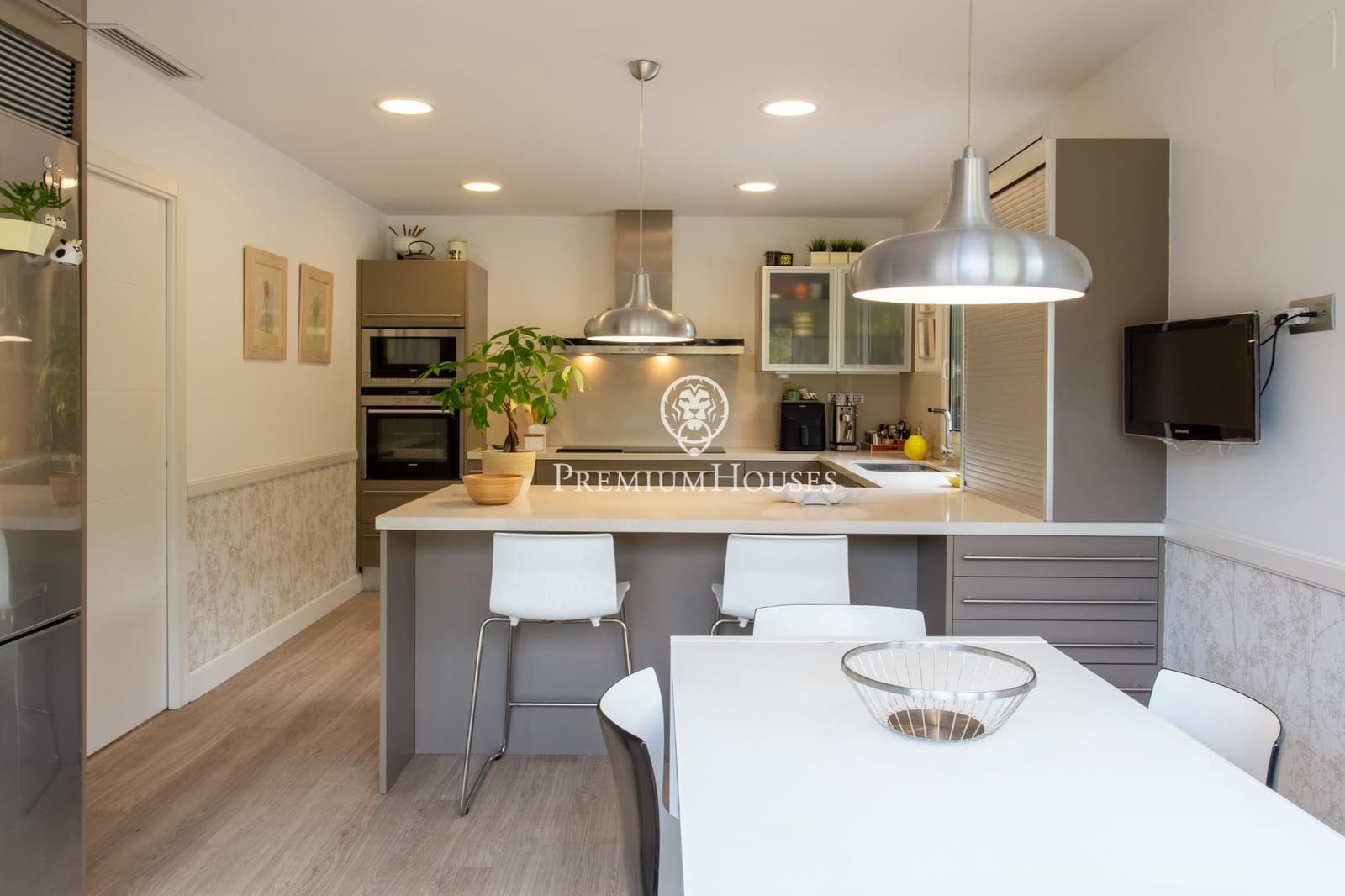 Chalet de 4 habitaciones en Sant Vicenç de Montalt en venta con piscina garaje - 1.300.000 € (Ref: 9674213)