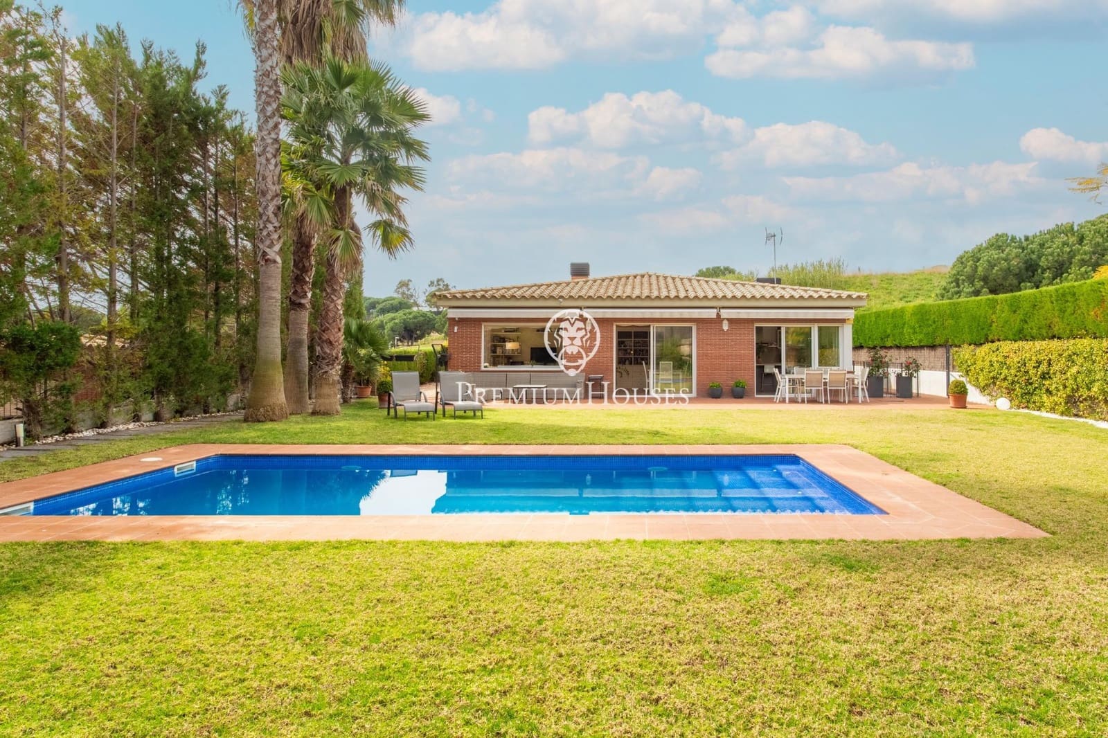 Chalet de 4 habitaciones en Sant Vicenç de Montalt en venta con piscina garaje - 1.300.000 € (Ref: 9674213)