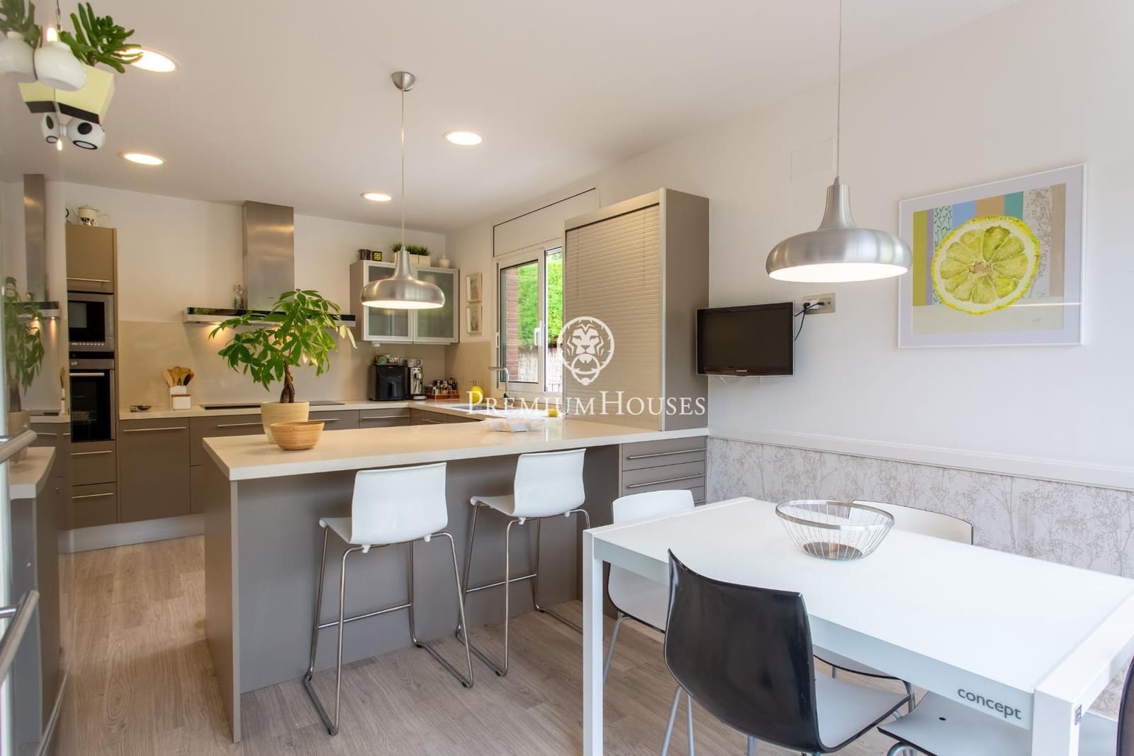 Chalet de 4 habitaciones en Sant Vicenç de Montalt en venta con piscina garaje - 1.300.000 € (Ref: 9674213)