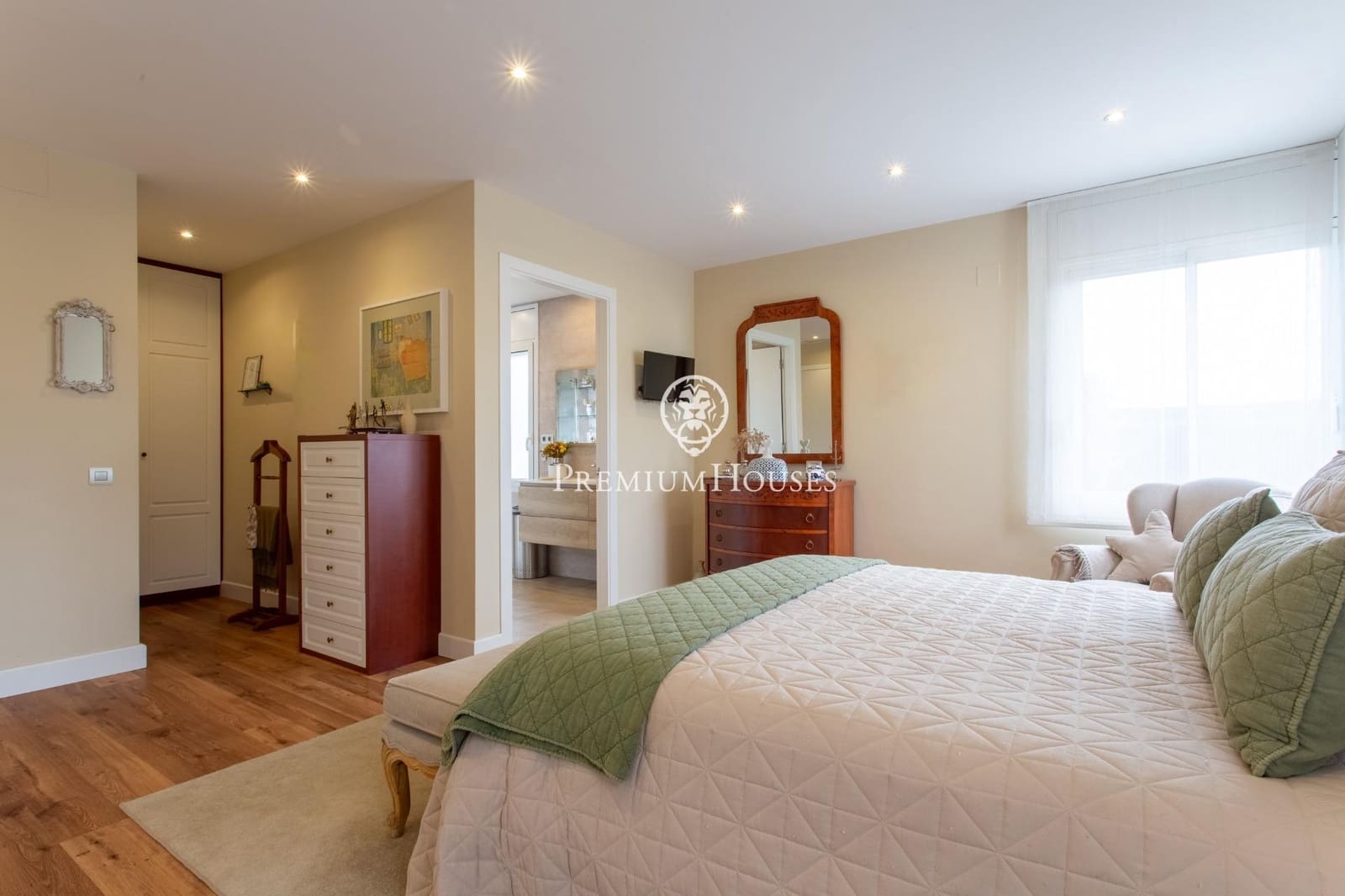 Chalet de 4 habitaciones en Sant Vicenç de Montalt en venta con piscina garaje - 1.300.000 € (Ref: 9674213)