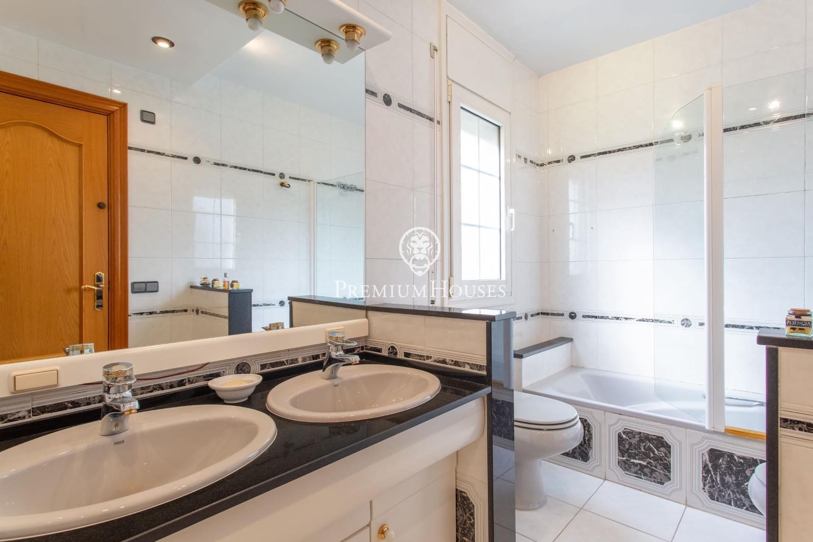 5 sypialnia Willa na sprzedaż w Mataro z basenem garażem - 825 000 € (Ref: 9677469)