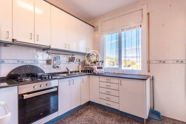 4 quarto Moradia para arrendar em Sant Cebrià de Vallalta com piscina - 2 500 € (Ref: 9679846)