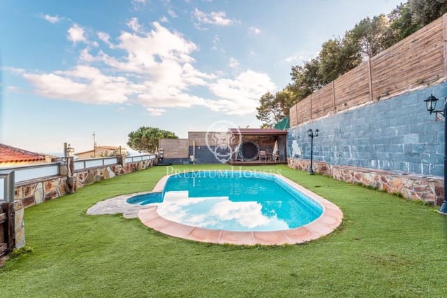 4 quarto Moradia para arrendar em Sant Cebrià de Vallalta com piscina - 2 500 € (Ref: 9679846)