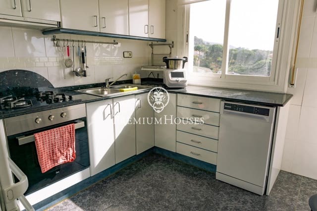 4 quarto Moradia para arrendar em Sant Cebrià de Vallalta com piscina - 2 500 € (Ref: 9679846)