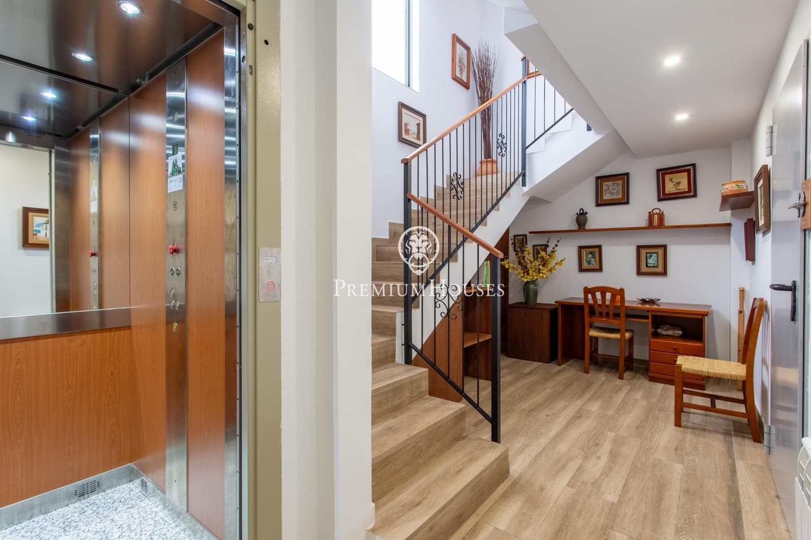 5 bedroom Villa for sale in Cabrera de Mar with pool garage - € 1,360,000 (Ref: 9686419)