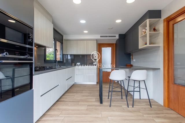 5 soverom Villa til salgs i Cabrera de Mar med svømmebasseng garasje - € 1 360 000 (Ref: 9686419)