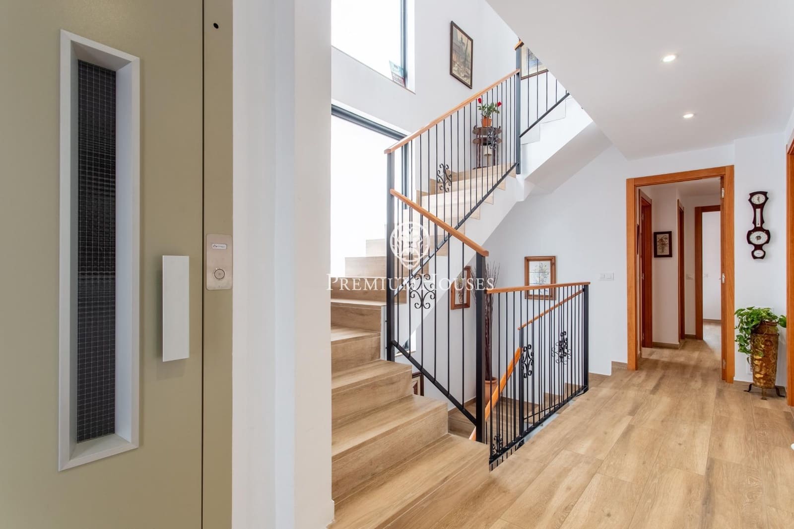 5 bedroom Villa for sale in Cabrera de Mar with pool garage - € 1,360,000 (Ref: 9686419)