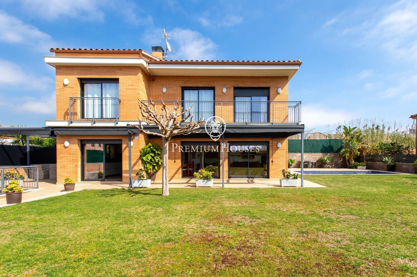 5 bedroom Villa for sale in Cabrera de Mar with pool garage - € 1,360,000 (Ref: 9686419)