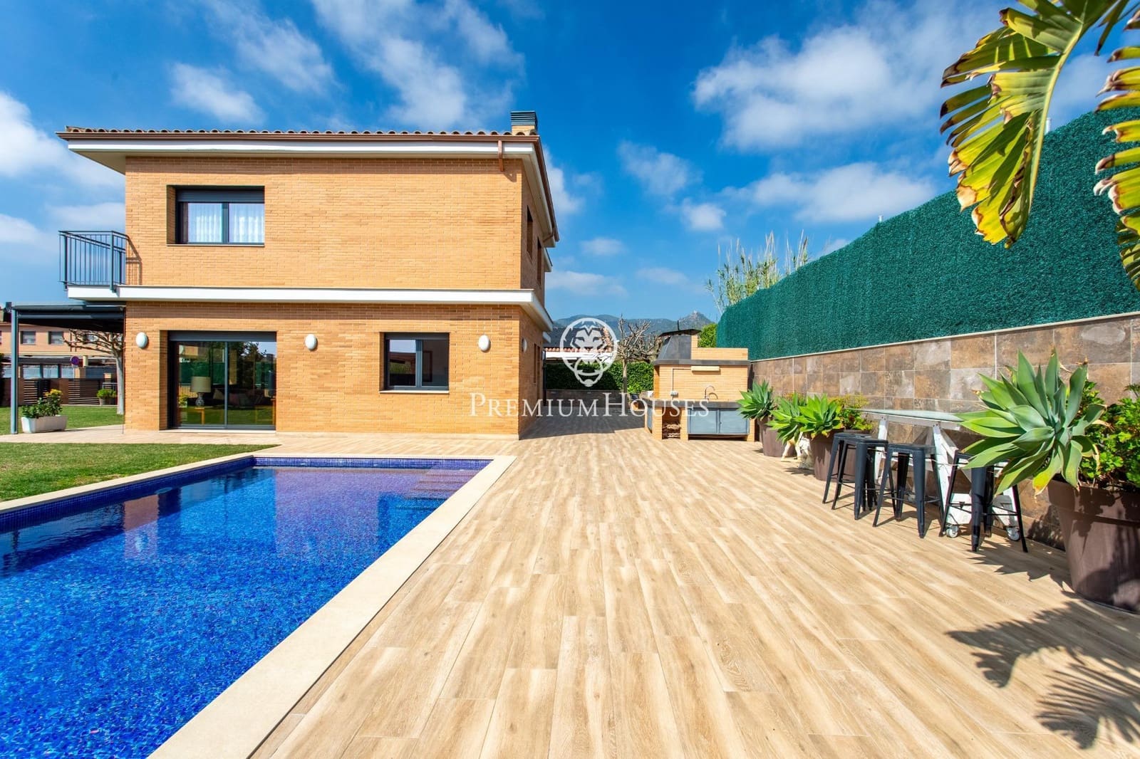 5 bedroom Villa for sale in Cabrera de Mar with pool garage - € 1,360,000 (Ref: 9686419)