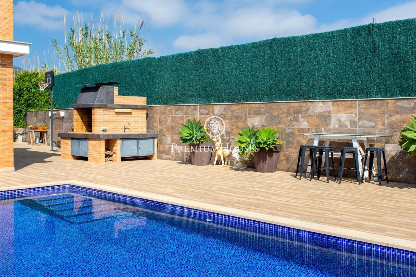 5 bedroom Villa for sale in Cabrera de Mar with pool garage - € 1,360,000 (Ref: 9686419)