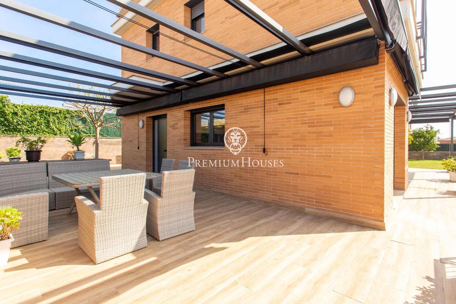 5 bedroom Villa for sale in Cabrera de Mar with pool garage - € 1,360,000 (Ref: 9686419)