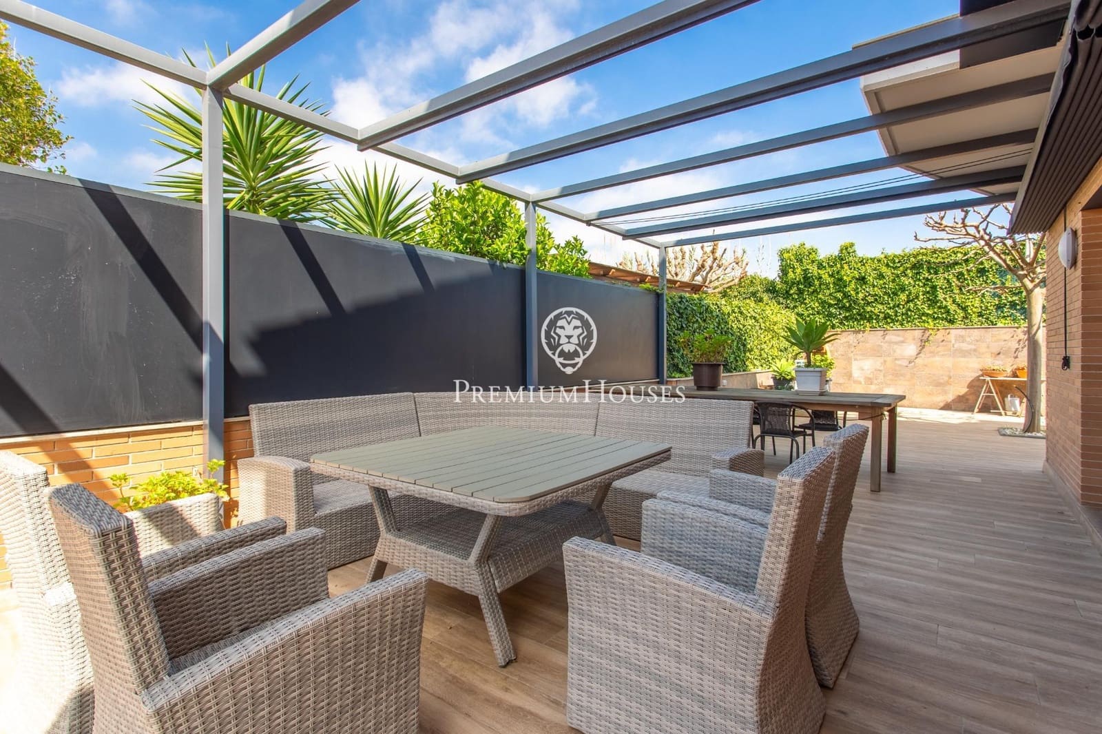 5 bedroom Villa for sale in Cabrera de Mar with pool garage - € 1,360,000 (Ref: 9686419)