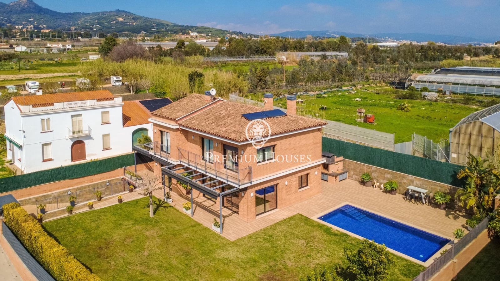 5 bedroom Villa for sale in Cabrera de Mar with pool garage - € 1,360,000 (Ref: 9686419)