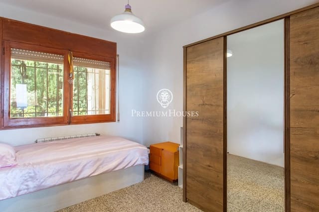 7 bedroom Villa for sale in Sant Cebrià de Vallalta - € 450,000 (Ref: 9690595)