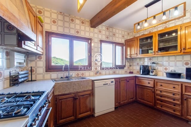 7 bedroom Villa for sale in Sant Cebrià de Vallalta - € 450,000 (Ref: 9690595)