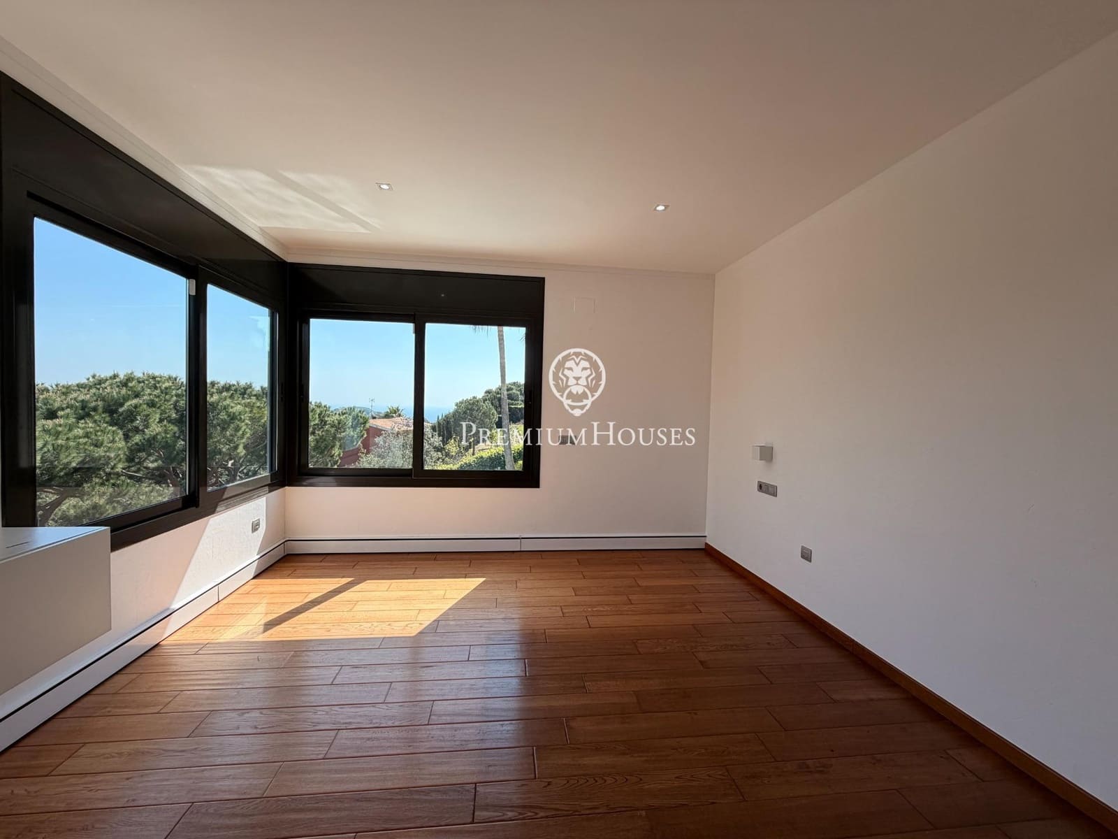 4 Zimmer Villa zu verkaufen in Sant Andreu de Llavaneres mit Pool - 1.400.000 € (Ref: 9714930)