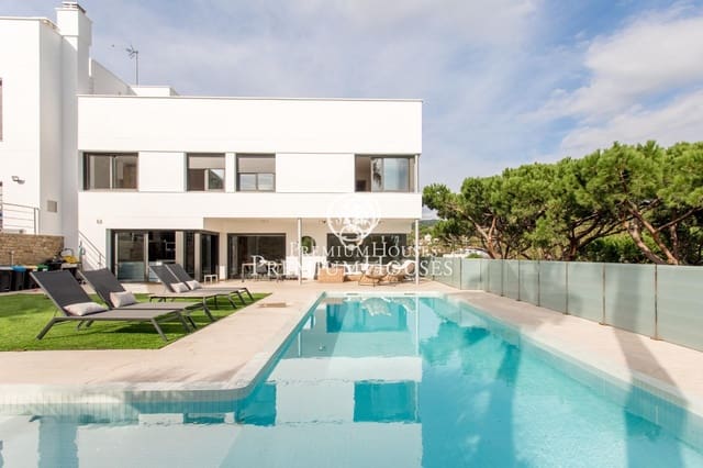 4 makuuhuone Huvila myytävänä paikassa Sant Andreu de Llavaneres mukana uima-altaan - 1 400 000 € (Ref: 9714930)